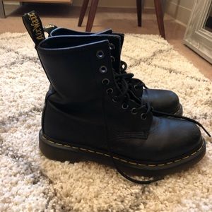 Dr. Martens 1460 Smooth Boot Womens Size US Size 7